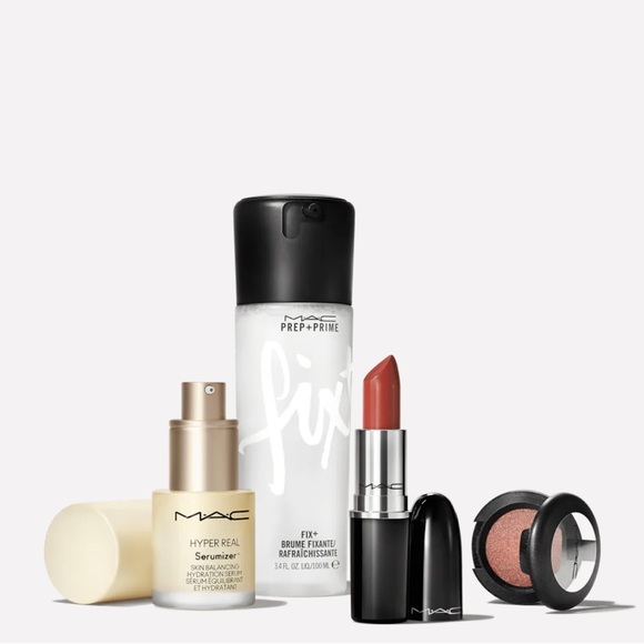 🔥$55🔥MAC Cosmetics Merry Must Haves Kit - Picture 2 of 5